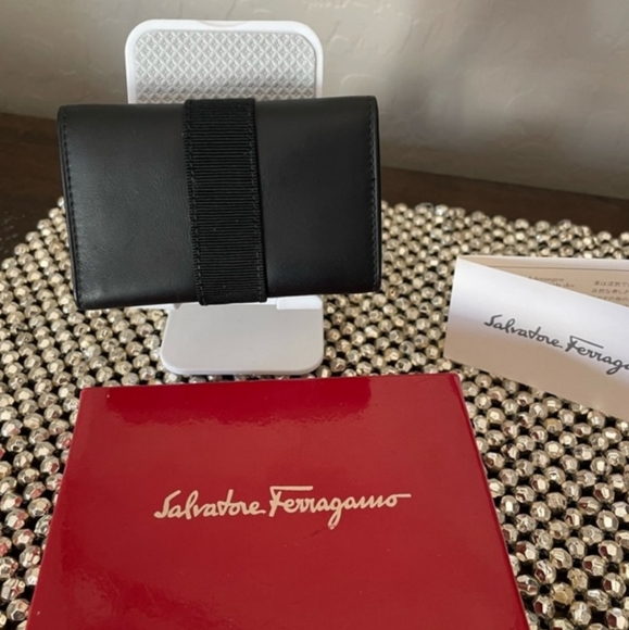 Salvatore Ferragamo EUC  unisex key holder - Picture 2 of 11